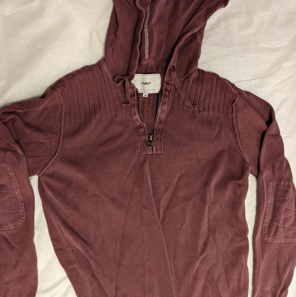 celio Maroon pullover w/hood